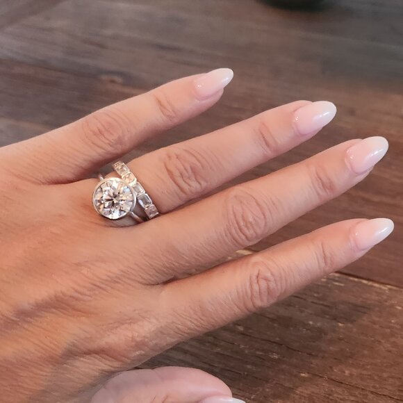 Lab diamond pre owned low set bezel solitaire round - Picture 3 of 4